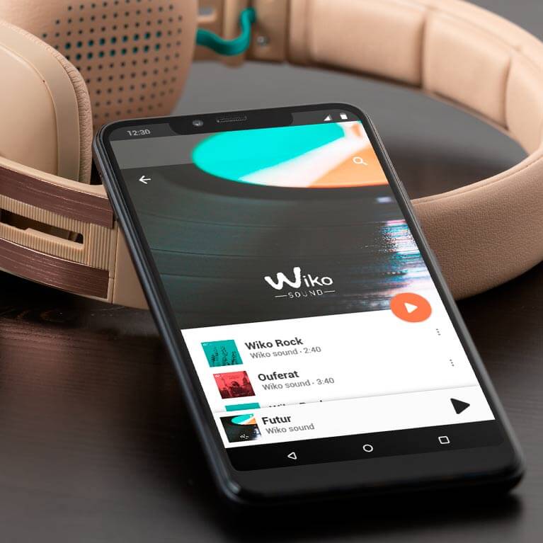 View2 plus screen displaying the Music APP
